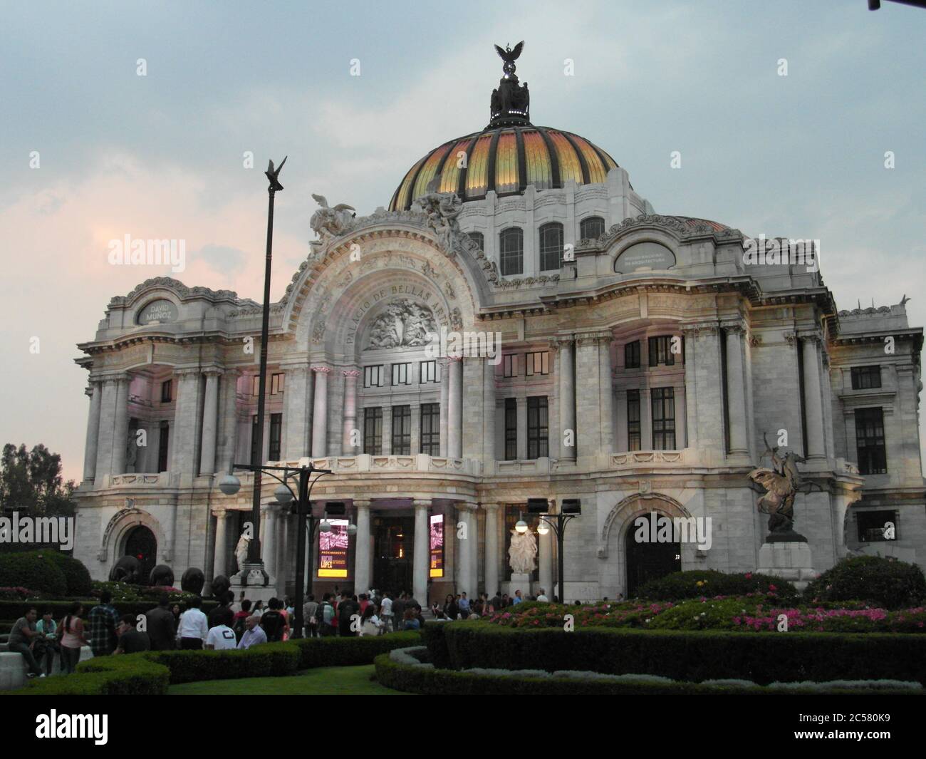 Mexico est vivant et très belle! Architecture inhabituelle de l'Amérique latine, motifs espagnols et rues merveilleuses. Aucun filtre Banque D'Images