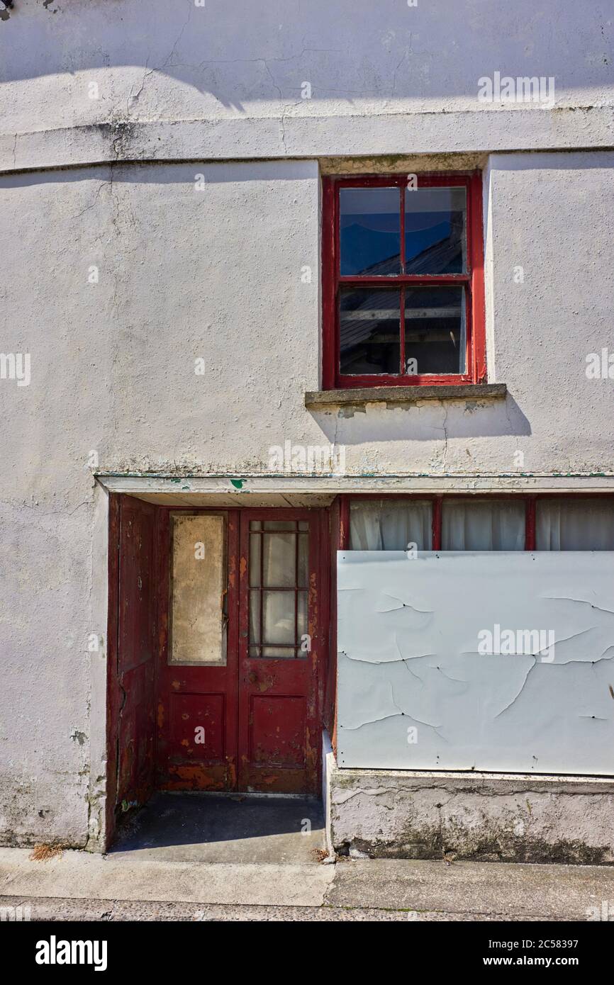 Vieux magasin partiellement monté à bord de Malew Street, Castletown, île de Man Banque D'Images
