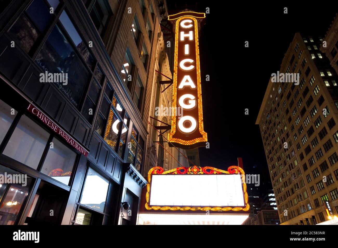 Chicago, Illinois, États-Unis - le célèbre signe du Chicago Theatre Downtown. Banque D'Images