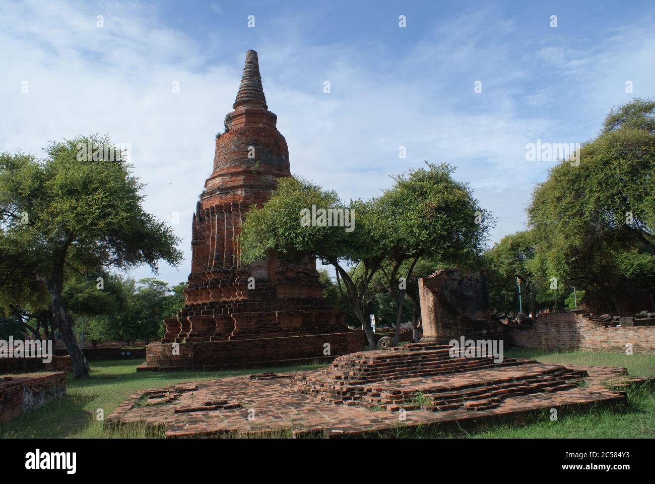 Ancienne ville d'Ayutthaya en Thaïlande. Excursion aux sites anciens. Architecture étonnante, sans filtres. Banque D'Images