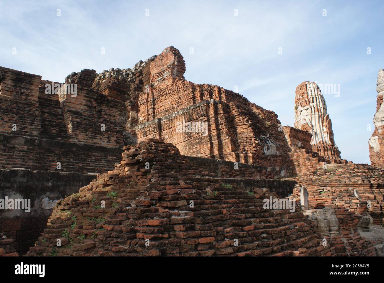 Ancienne ville d'Ayutthaya en Thaïlande. Excursion aux sites anciens. Architecture étonnante, sans filtres. Banque D'Images