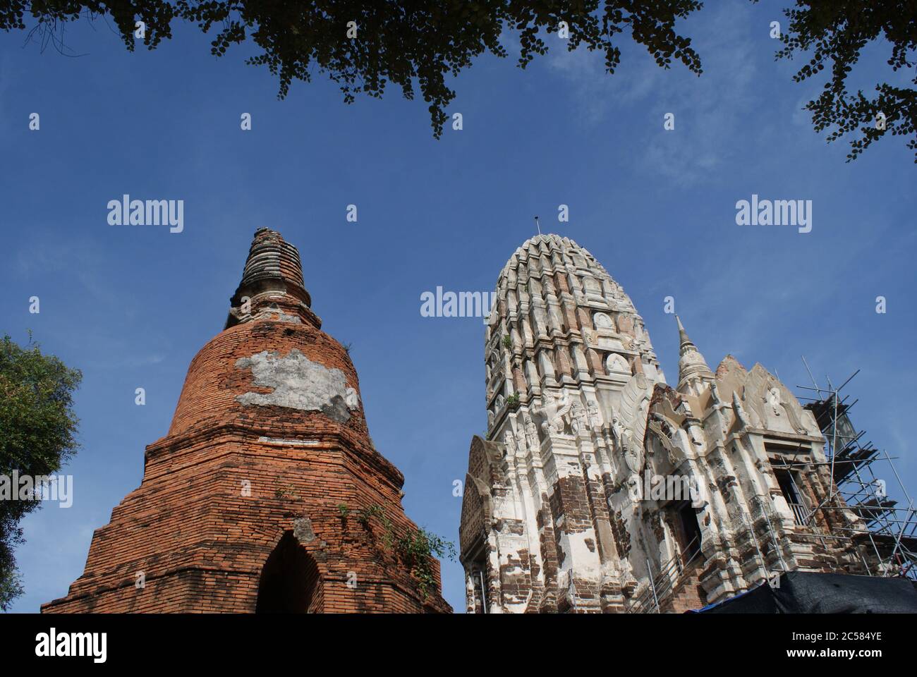 Ancienne ville d'Ayutthaya en Thaïlande. Excursion aux sites anciens. Architecture étonnante, sans filtres. Banque D'Images