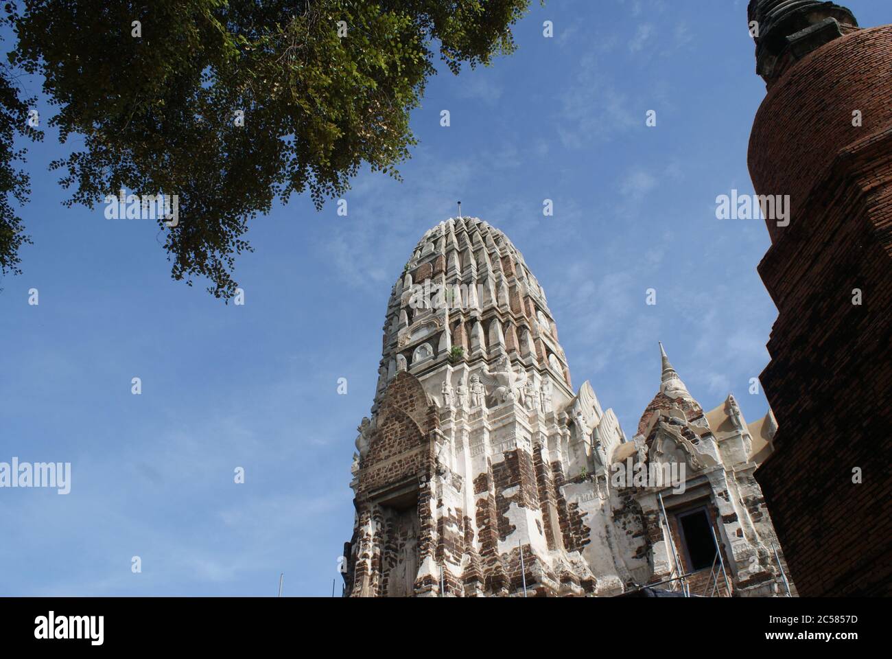 Ancienne ville d'Ayutthaya en Thaïlande. Excursion aux sites anciens. Architecture étonnante, sans filtres. Banque D'Images
