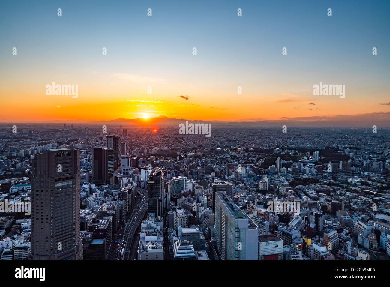 Tokyo, Japon - 16 novembre 2019 : ouverture de la place Shibuya Scramble en novembre 2019 à Shibuya, Tokyo, Japon. Le toit 'Sebuya Sky' peut prendre du charg Banque D'Images