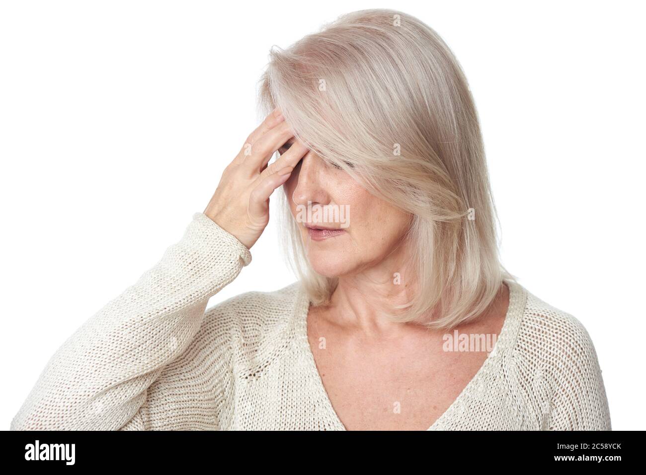 une femme de 50 ans a mal de tête Banque D'Images