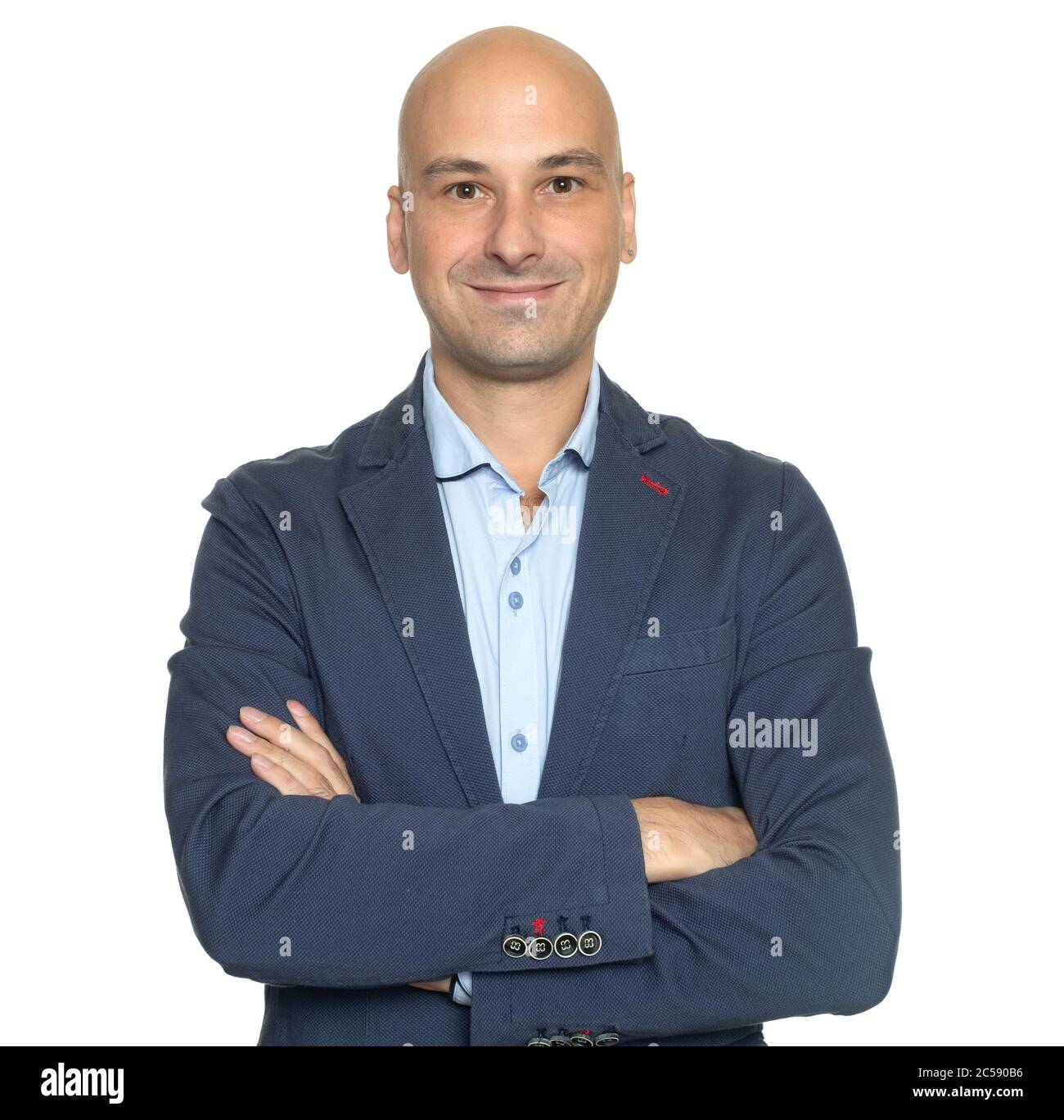 homme de 40 ans souriant. Joyeux chauve isolé sur blanc Banque D'Images