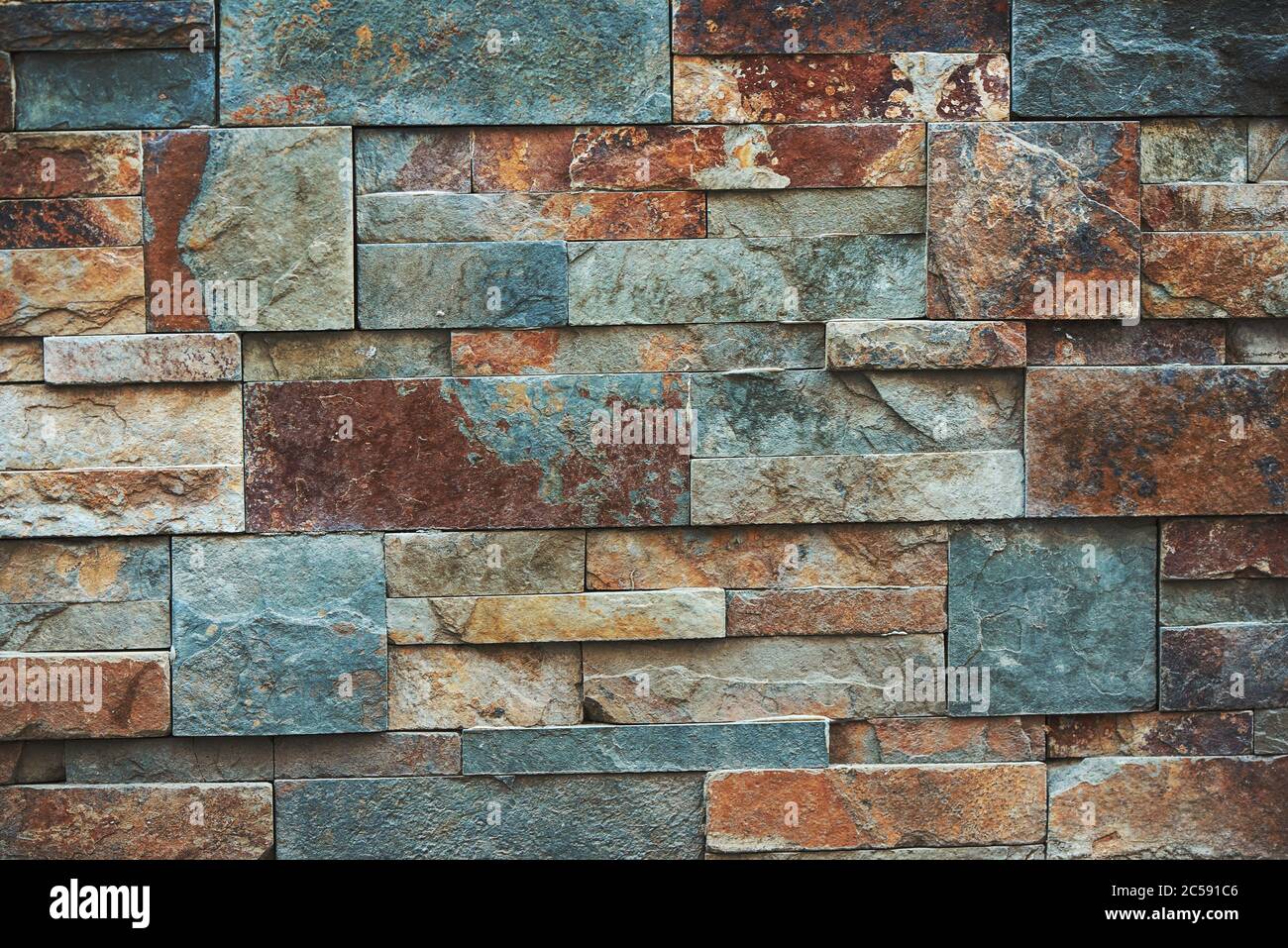 Texture naturelle de la paroi en pierre pour l'arrière-plan. Bleu sarcelle et orange. Banque D'Images