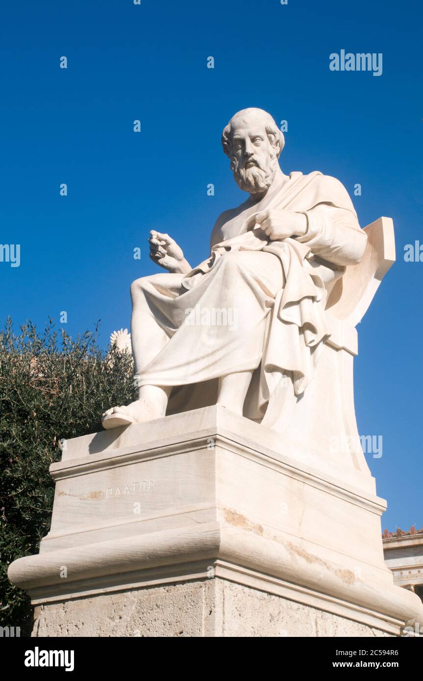 Statue de Platon à l'Académie d'Athènes, partie de la trilogie architecturale conçue par l'architecte danois Theopil Hansen, Athènes, Grèce Banque D'Images