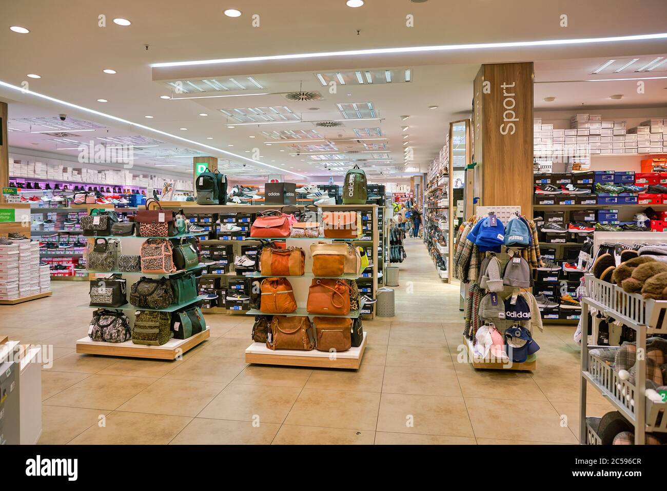 Dreamstime Magasin Puma Allemagne Mur Bois Decoration Modu00e8le