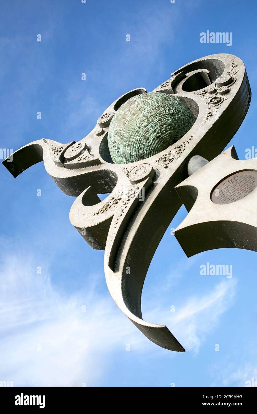 Sculpture du soleil, sentier de sculpture Planet Walk dans Pleasure Gardens, Tamworth Banque D'Images