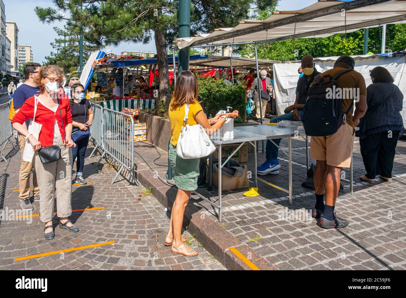 France, Val de Marne, Saint Mande, le marché des mesures sanitaires de à Covid19 Banque D'Images