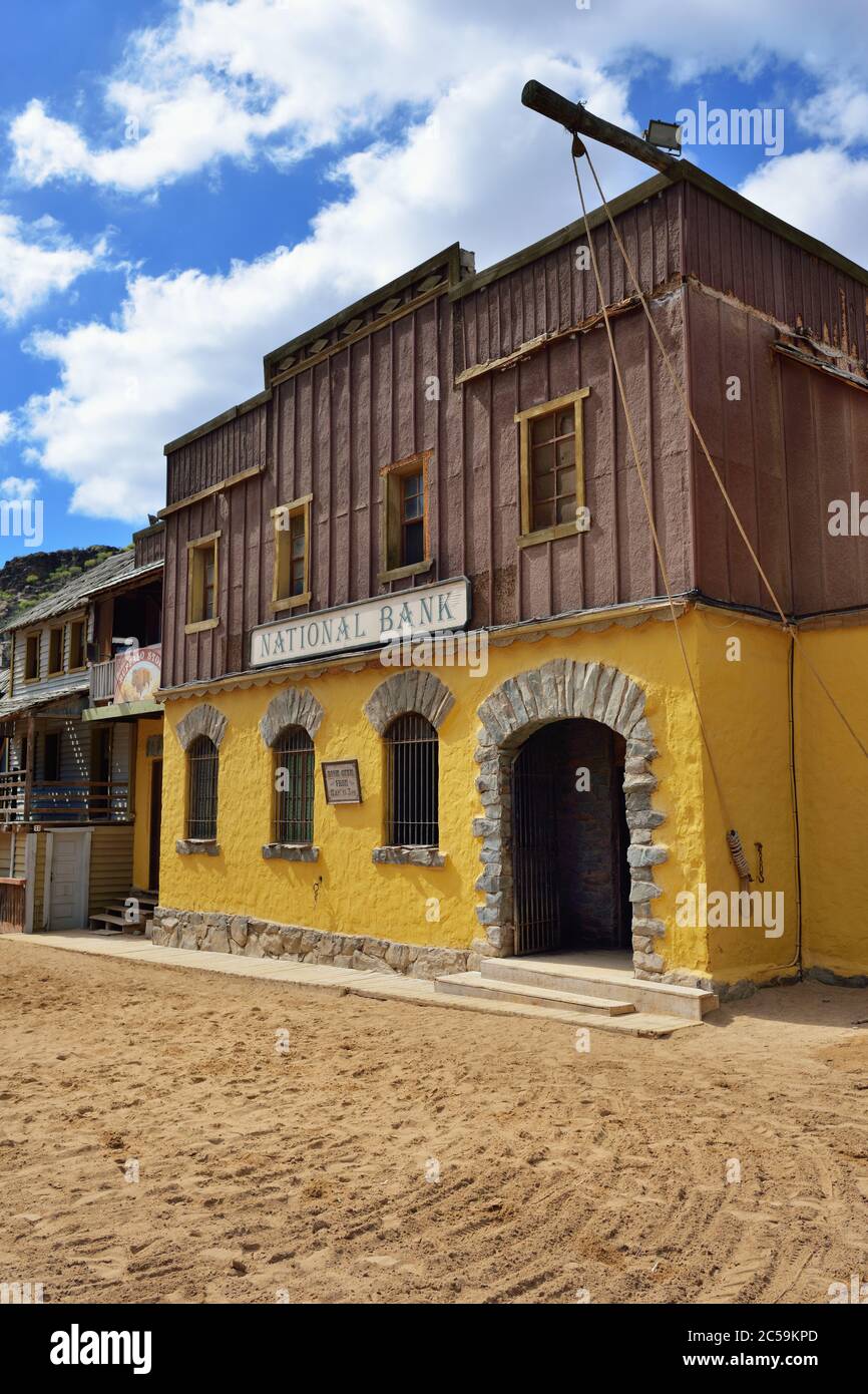 SIOUX CITY, GRAN CANARIA - 20 FÉVRIER 2014 : rue de la ville sauvage de l'ouest avec bâtiment de banque à Sioux City. Attraction touristique populaire sur l'île de Gran Canaria Banque D'Images