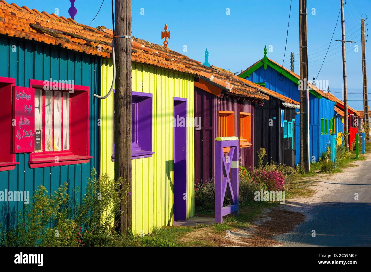 Cabane De Pecheur A Vendre Ile D Oleron France, Charente-Maritime (17), île d'Oléron, Dolus d'Oléron, les cabanes  de la Baudissière, anciennes cabanes ostréicoles reconfigure en ateliers d'artistes  et artisans Photo Stock - Alamy