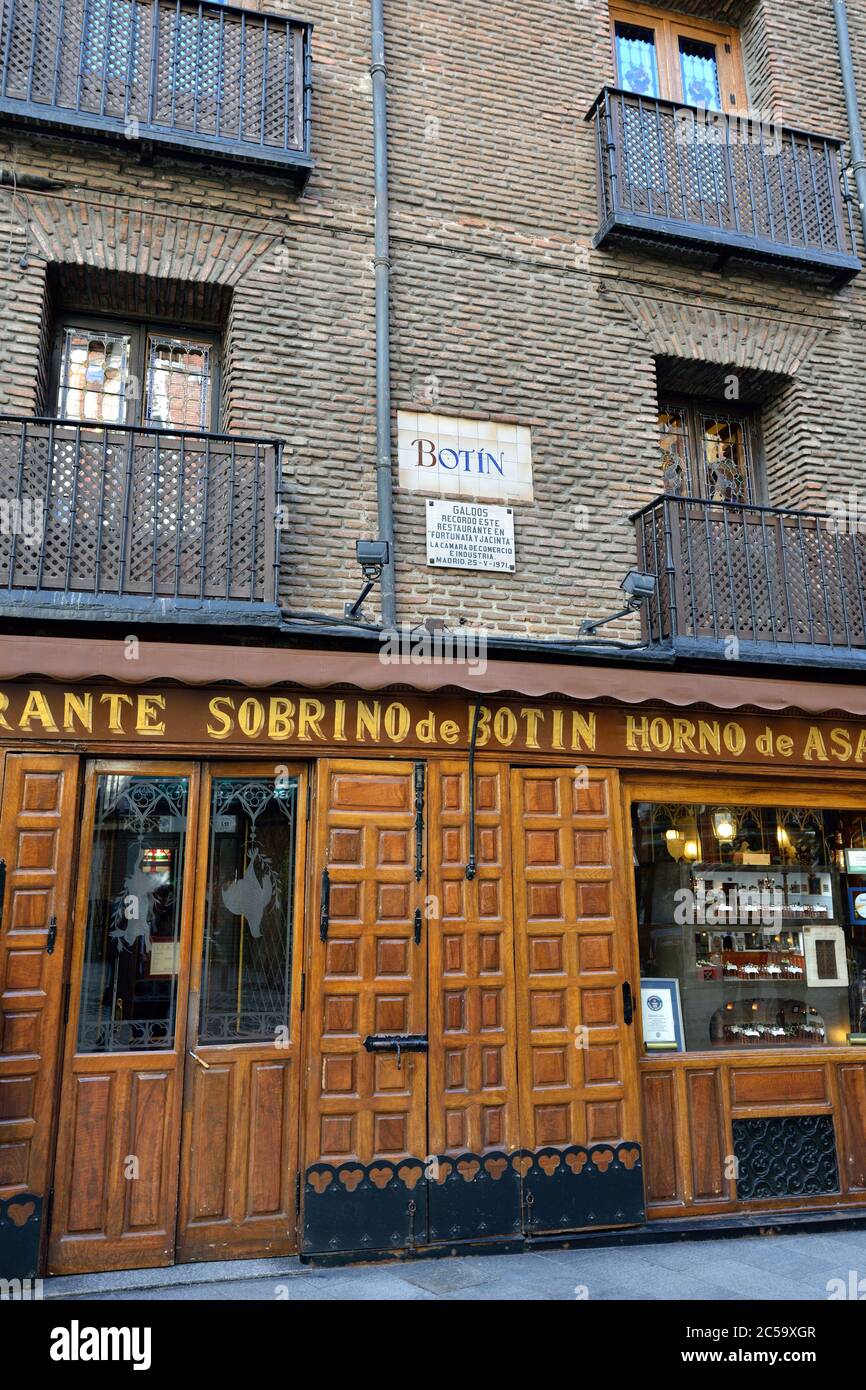 MADRID, ESPAGNE - 03 MARS 2014: Sobrino de Botin (Calle de los Cuchilleros, 17) - est le plus ancien restaurant du monde (1725), a été fondé par un homme français Jean Banque D'Images