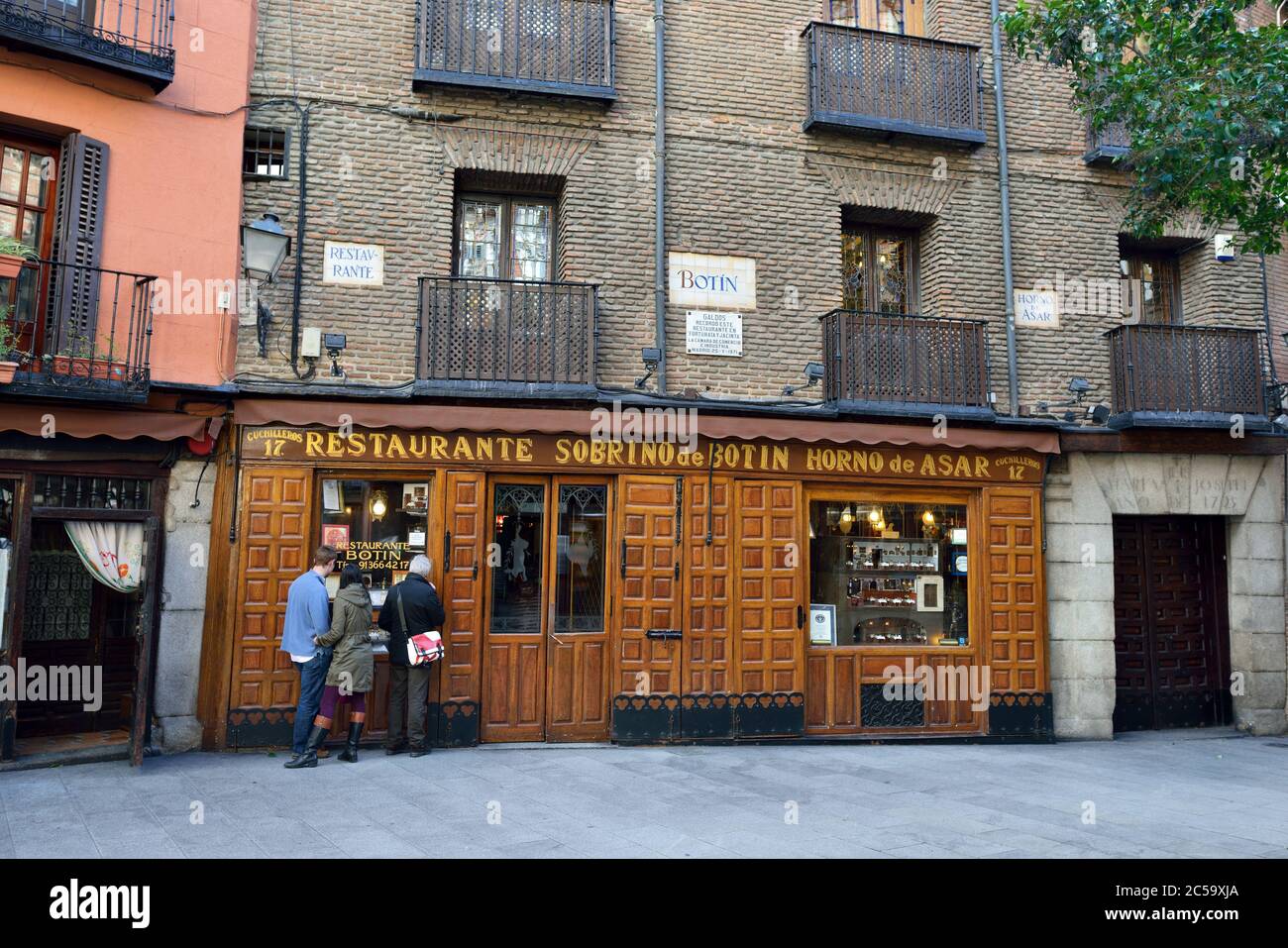 MADRID, ESPAGNE - 03 MARS 2014: Sobrino de Botin (Calle de los Cuchilleros, 17) - est le plus ancien restaurant du monde (1725), a été fondé par un homme français Jean Banque D'Images