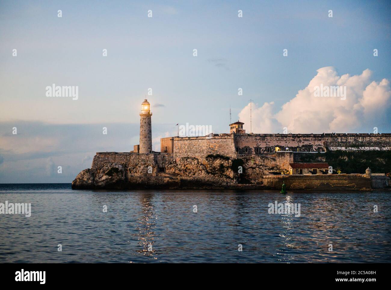 Le château de Morro, le fort d'El Morro et le phare sur l'eau à la Havane, Cuba, Caraïbes Banque D'Images