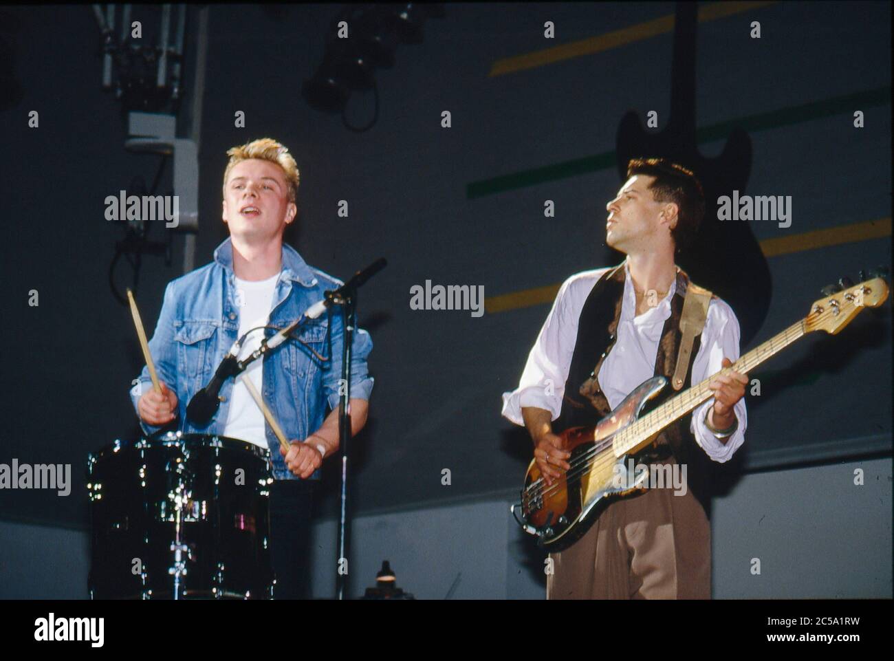 U2 se présentant au concert Self Aid en faveur du désemploi en Irlande au stand RDS Anglesea, Ballsbridge, Dublin, Irlande 17 mai 1986: Larry Mul Banque D'Images