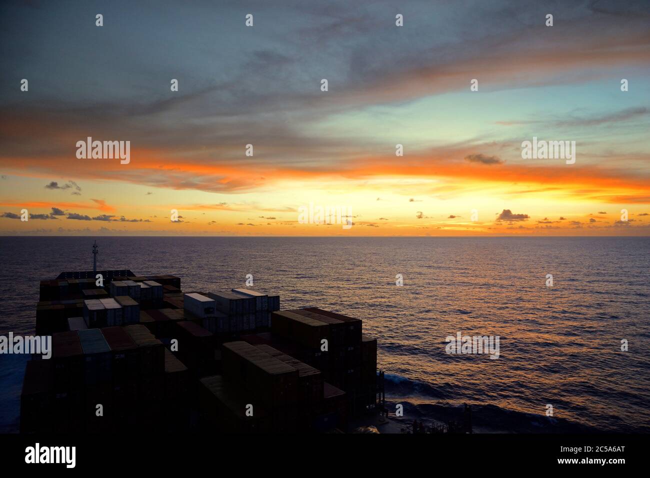 océan atlantique sud 07.49 s 034.26 w, eaux internationales - - - 16 janvier 2014 : vue sur la mer et le pont des conteneurs de l'allemagne Banque D'Images