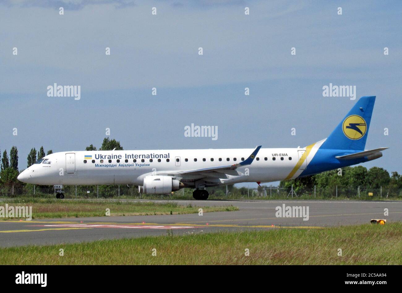 Le vol de rapatriement Covid-19 d'un équipage de navires de Kiev Ukraine pendant le Royaume-Uni verrouille l'atterrissage à l'aéroport de Londres Southend lorsque la plupart des aéroports sont fermés. Banque D'Images