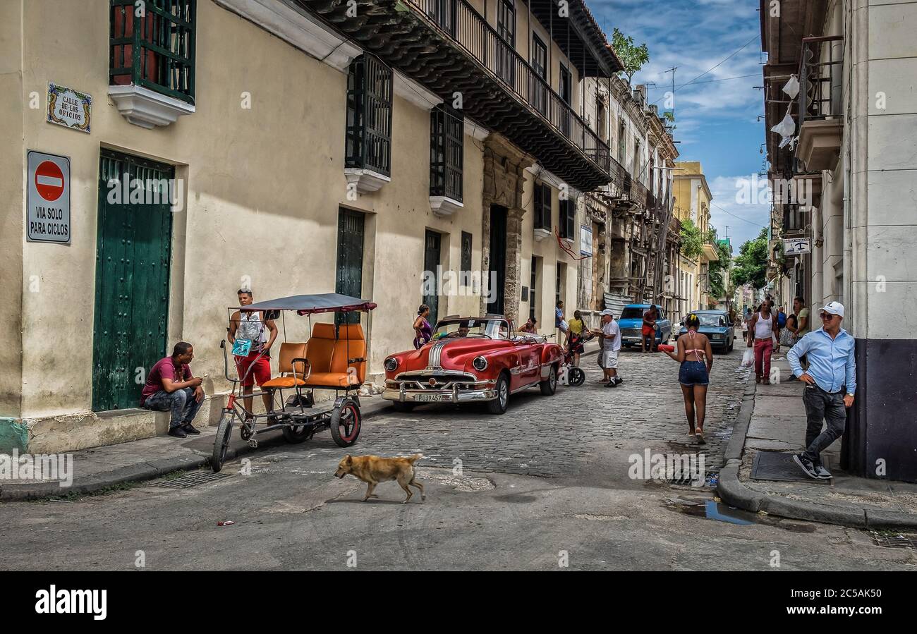 La Havane, Cuba, juillet 2019, scène urbaine dans la Calle de los Oficios, dans la partie la plus ancienne de la ville Banque D'Images