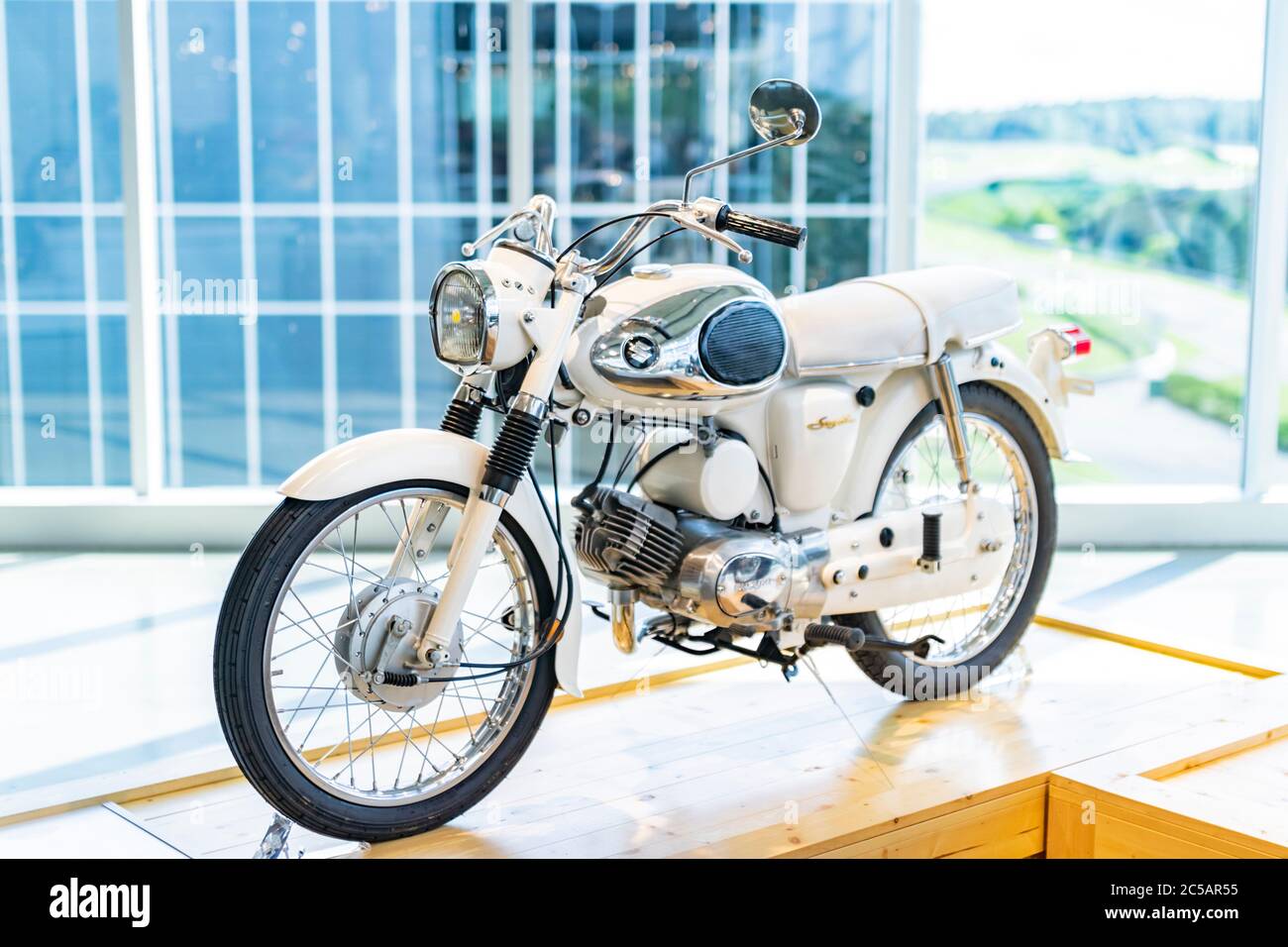 Vintage Suzuki S32 sel Twin moto exposée au Barber Vintage Motorsports Museum Leeds Alabama USA Banque D'Images