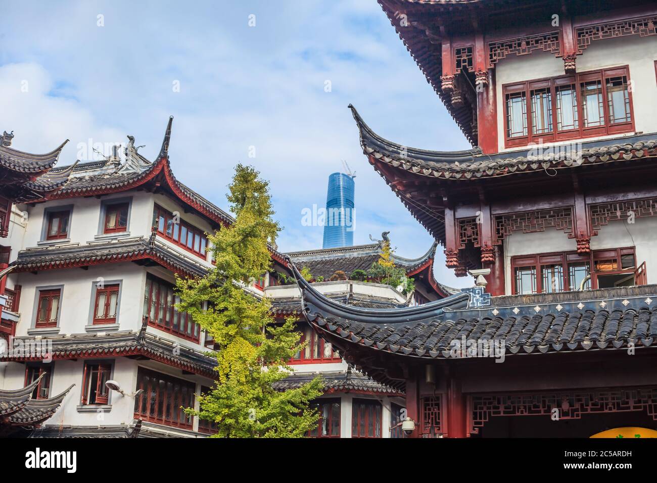 Photo de la vieille ville de Shanghai et du jardin Yu en journée en été Banque D'Images
