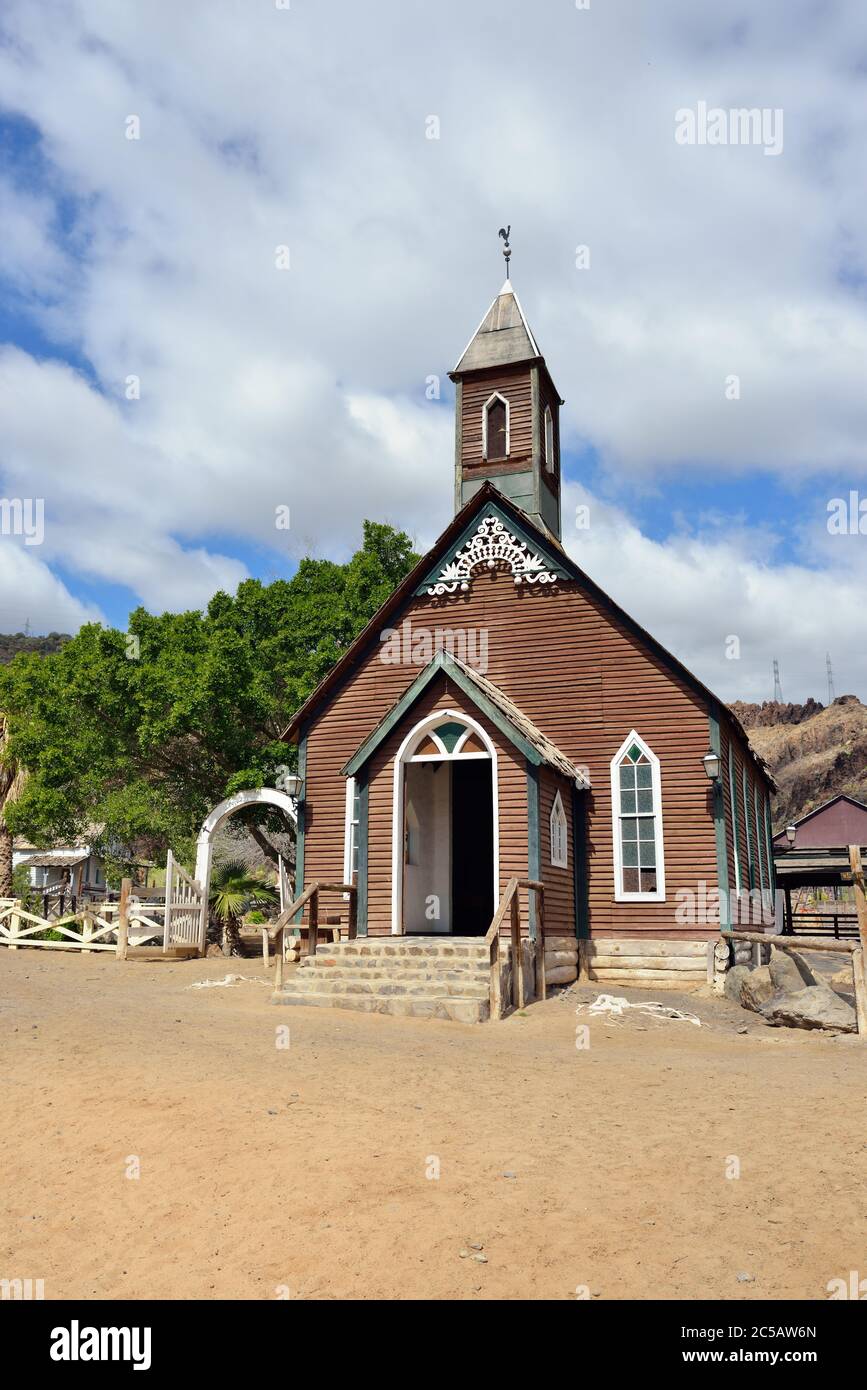 Ancienne église protestante dans la ville sauvage de l'ouest Banque D'Images