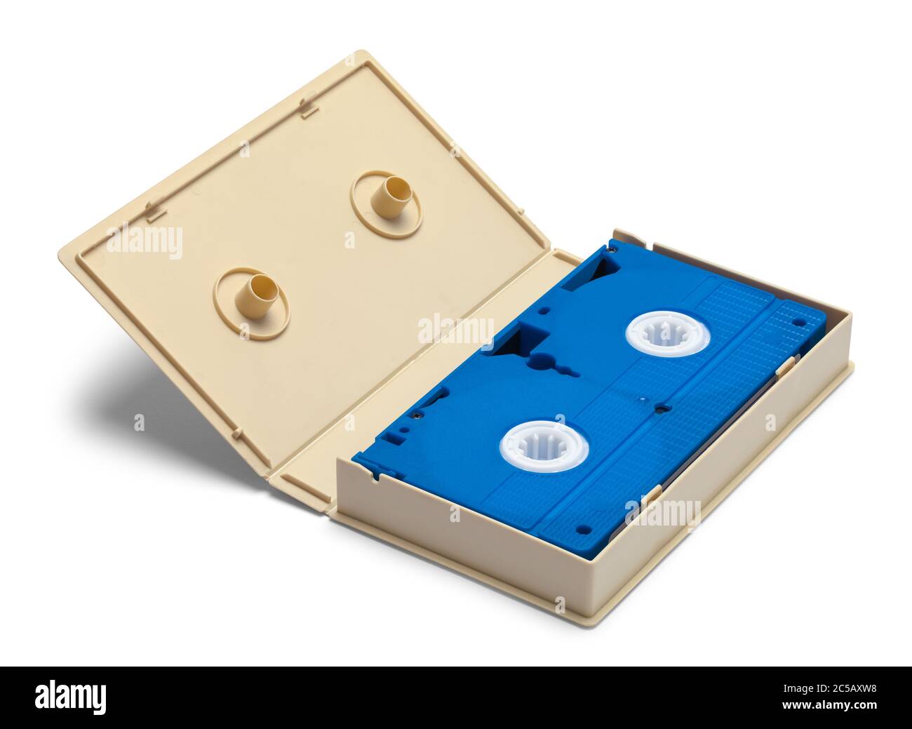 Cassette VHS dans un boîtier Havane isolée sur blanc. Banque D'Images