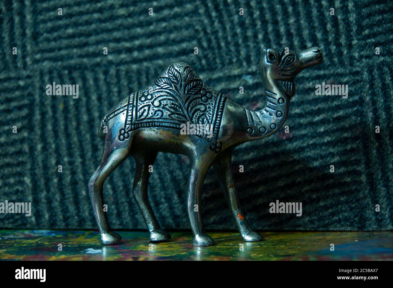 Statuette Chameau Vintage En Argent Sterling 925 - Gravée De Fleurs - Époque Rétro (1935-1950) - Signée