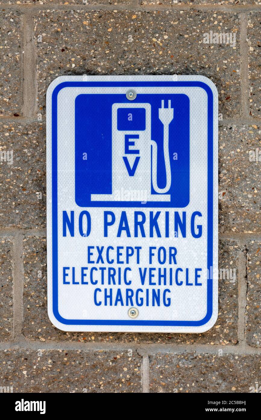 Panneau, poste de charge de véhicule électrique, sud-ouest du Michigan, États-Unis, par James D Coppinger/Dembinsky photo Assoc Banque D'Images