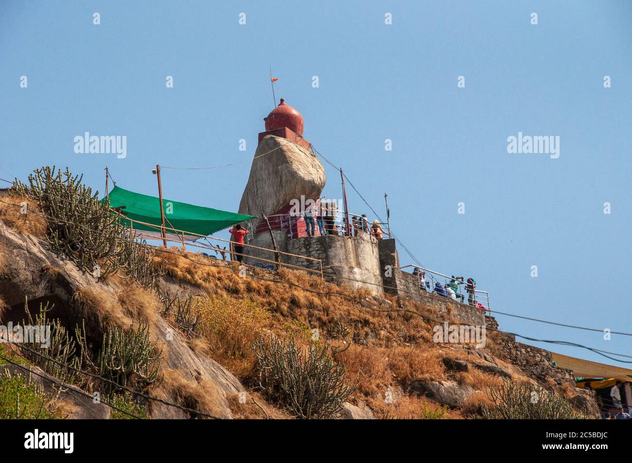 Guru Shikhar, un sommet dans les montagnes arbusdes du Rajasthan, est le point le plus élevé de la chaîne d'Aravalli Banque D'Images
