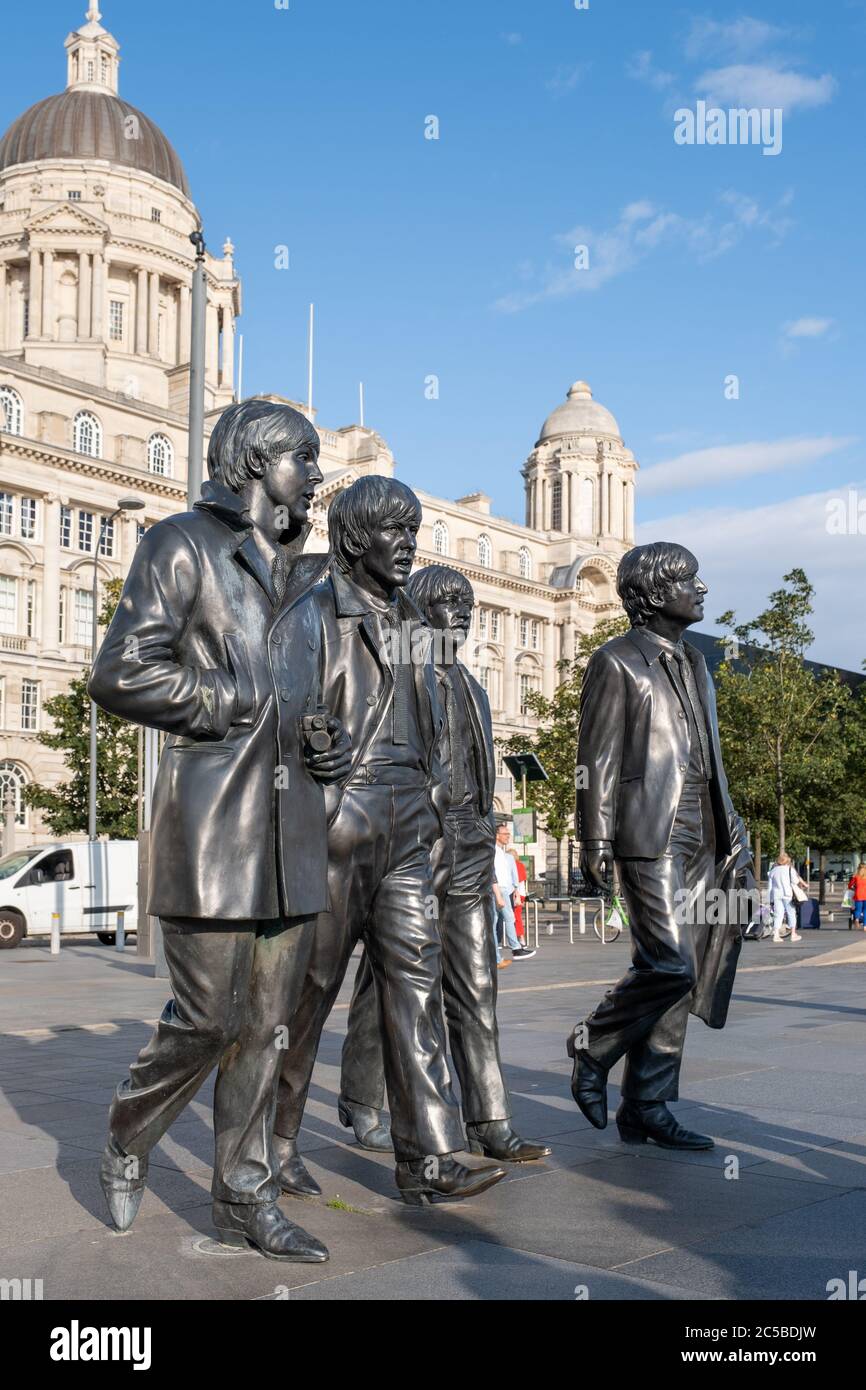 Les statues de bronze emblématiques des four Beatles, en face du front de mer de Mersey à Liverpool Banque D'Images