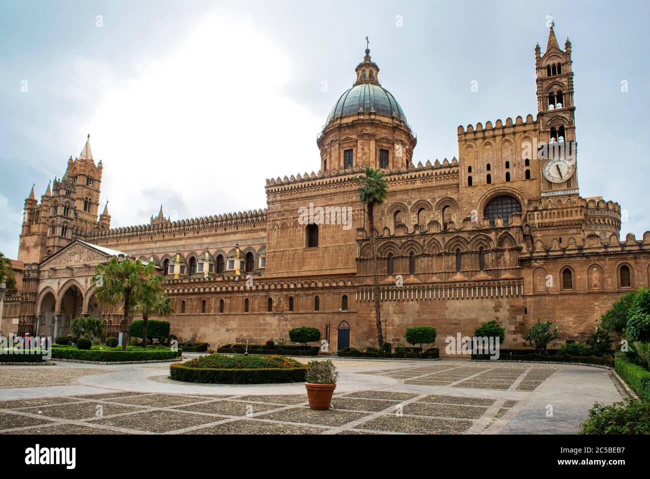 La cathédrale de Palerme est l'un des plus importants monuments architecturaux de Sicile; construite en 1184 par les Normands sur une mosquée musulmane, Sicile, Italie Banque D'Images