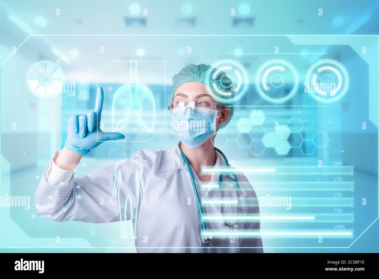 Diagnostic du médecin coronavirus Covid-19 Rapport sur la santé des patients sur les données virtuelles de l'interface numérique dans les hôpitaux de laboratoire. Docteur en médecine futuriste Banque D'Images