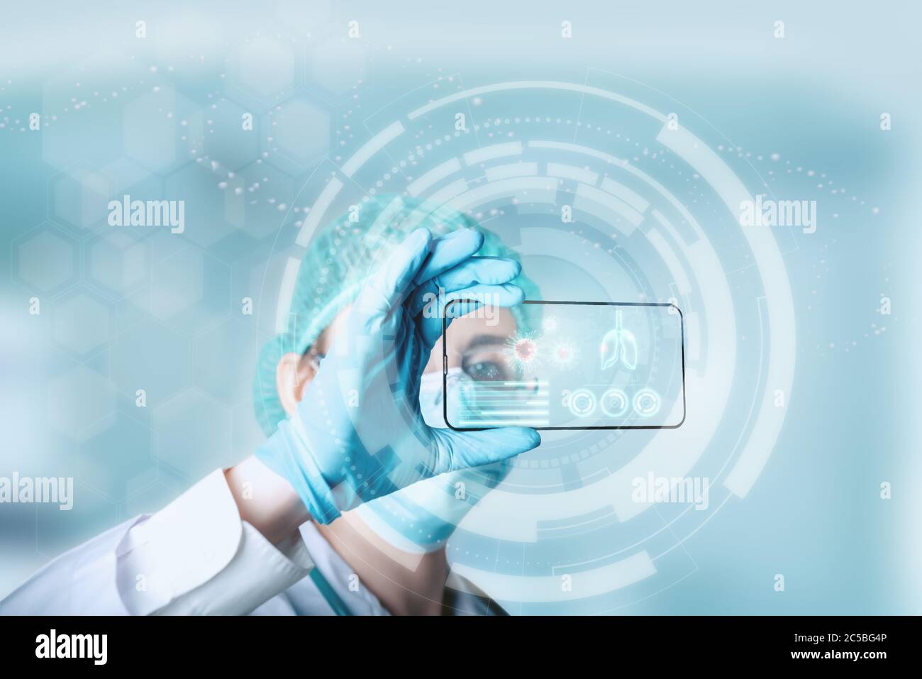 Diagnostic du médecin coronavirus Covid-19 Rapport sur la santé des patients sur les données virtuelles de l'interface numérique dans les hôpitaux de laboratoire. Docteur en médecine futuriste Banque D'Images