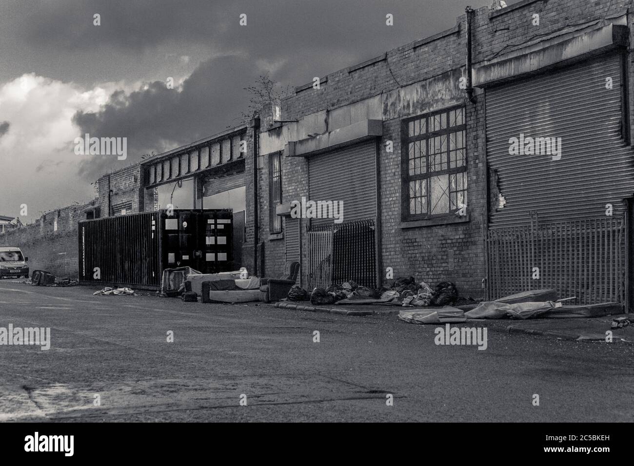 Zones industrielles, docklands, dégoulinent, laid Pretty, quais de la rivière Mersey, quais de travail, vieux bâtiments, routes négligées, industrie, Banque D'Images