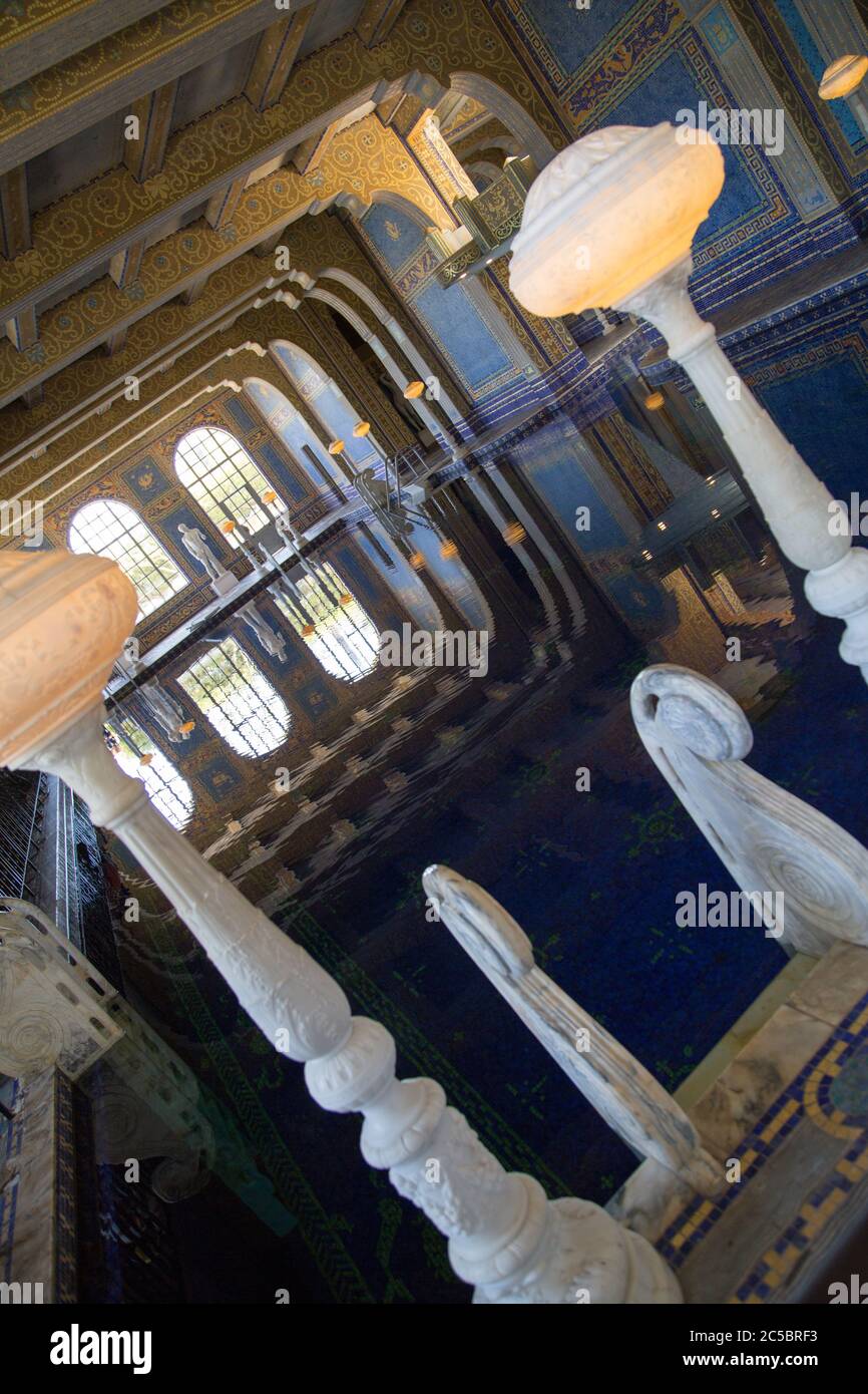 La piscine romaine au château Hearst Banque D'Images