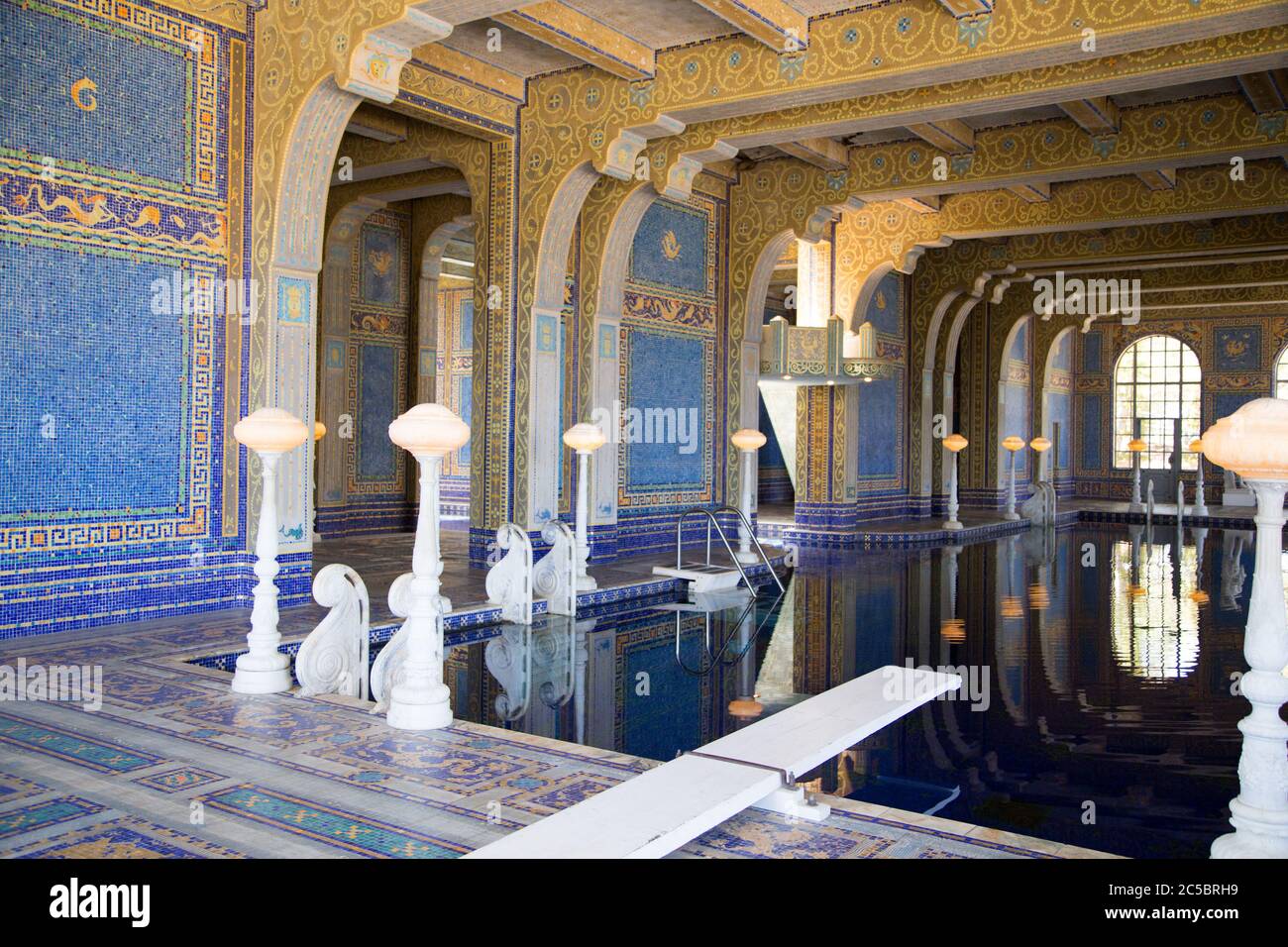 La piscine romaine au château Hearst Banque D'Images