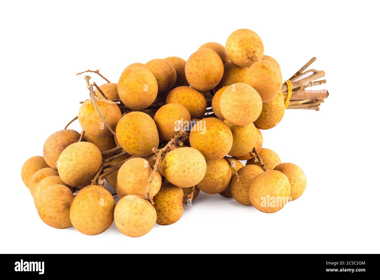 Un bouquet de fruits frais tropicaux de Longan sur fond blanc fruits agriculture alimentaire isolée Banque D'Images