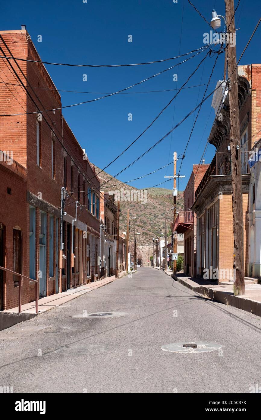 Vue sur le vieux Clifton, Arizona, le long de la rue historique Chase Creek, site de la ville minière de cuivre d'origine Banque D'Images