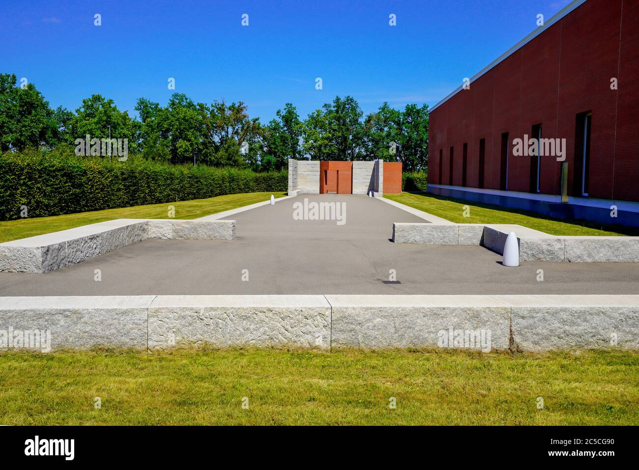 La promenade avec des "salles ouvertes" par Àlvaro-Siza au Campus Vitra, Weil am Rhein, Allemagne. Banque D'Images