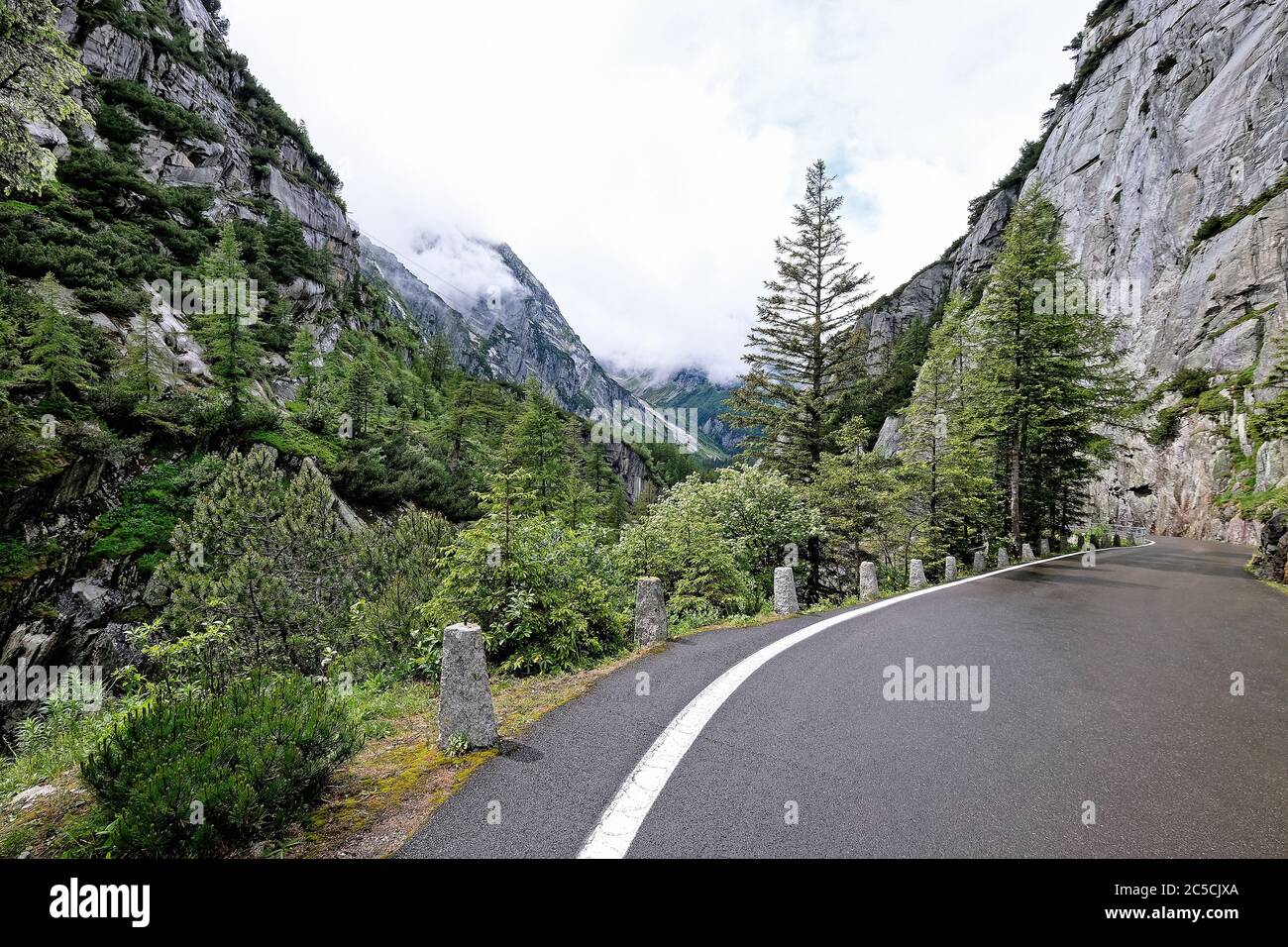 Ancienne section du Grimselpass dans les Alpes suisses reliant l'Oberland bernois au Haut Valais, Suisse Banque D'Images