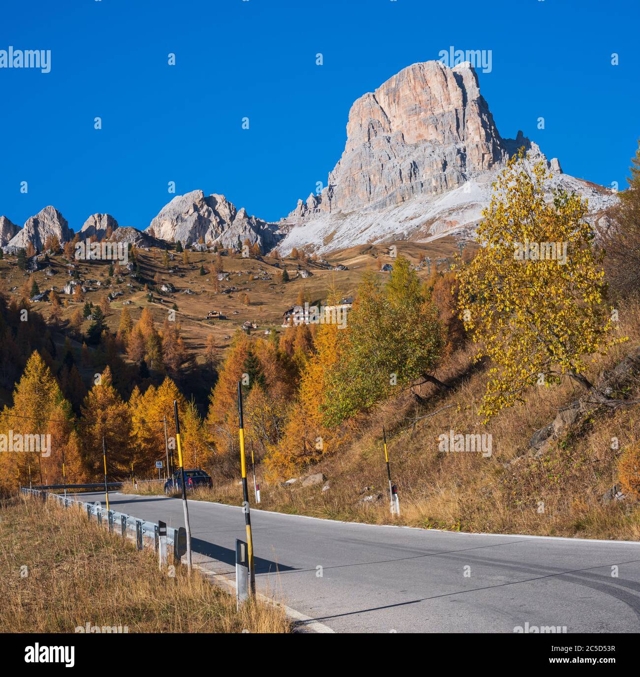 Dolomites italiennes vue paisible et ensoleillée depuis le col de Giau. Climat pittoresque, environnement, nature beauté et Voyage concept scène. Banque D'Images