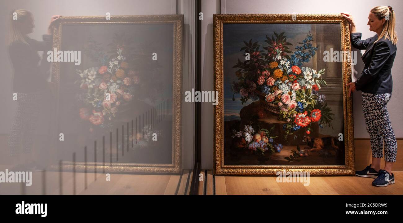 Bonhams, New Bond Street, Londres, Royaume-Uni. 2 juillet 2020. Bonhams peintures Old Masters Prévisualiser la vente, avec la vente qui se tiendra les 7 et 8 juillet, pendant la semaine de l'art de Londres. Image : Jean-Baptiste Monnoyer (Lille 1636-1699 Londres). La vie d'un panier de fleurs par une colonne dans un paysage avec un roi Charles spaniel, estimation: £60,000-80,000. Crédit: Malcolm Park/Alay Live News. Banque D'Images