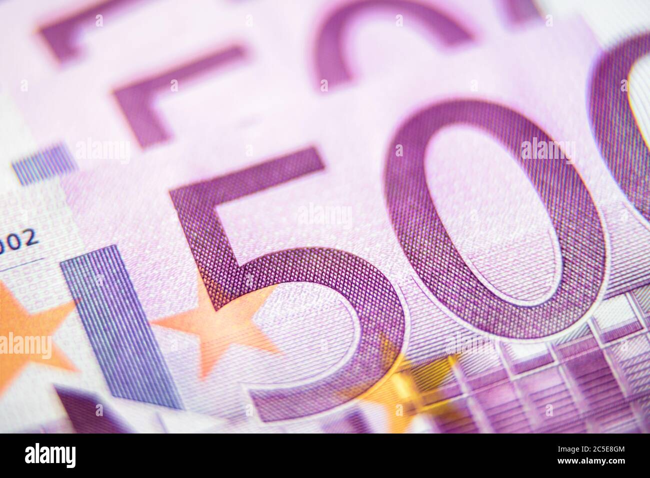 gros plan sur 500 billets en euros. Cinq cents billets de monnaie de l'Union européenne. Vue macro de l'argent en euros pour l'arrière-plan. Concept de banque, stock Banque D'Images