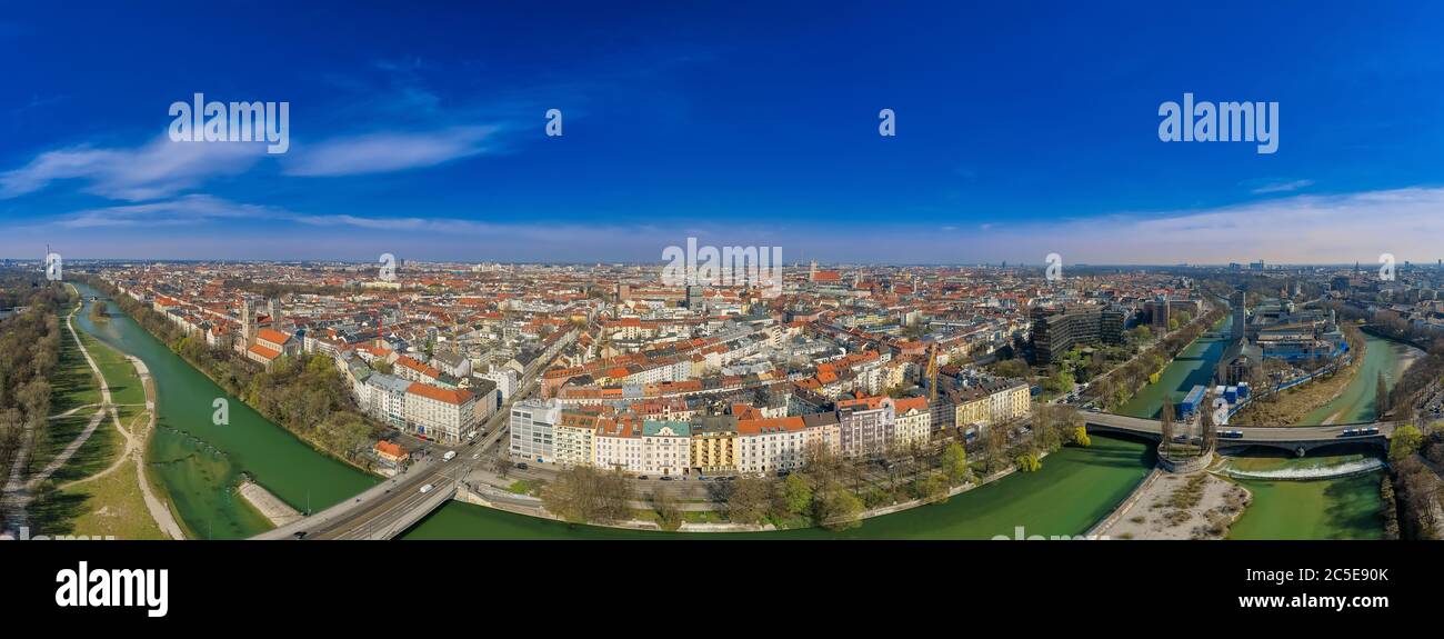 Vue aérienne de Munich, prise par un drone avec la ligne d'horizon populaire de la capitale bavaroise, l'allemagne Banque D'Images