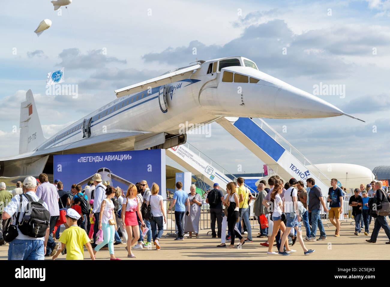 RÉGION DE MOSCOU - 28 AOÛT 2015 : le Tupolev Tu-144, avion de ligne supersonique soviétique au salon international de l'aviation et de l'espace (MAKS). Banque D'Images