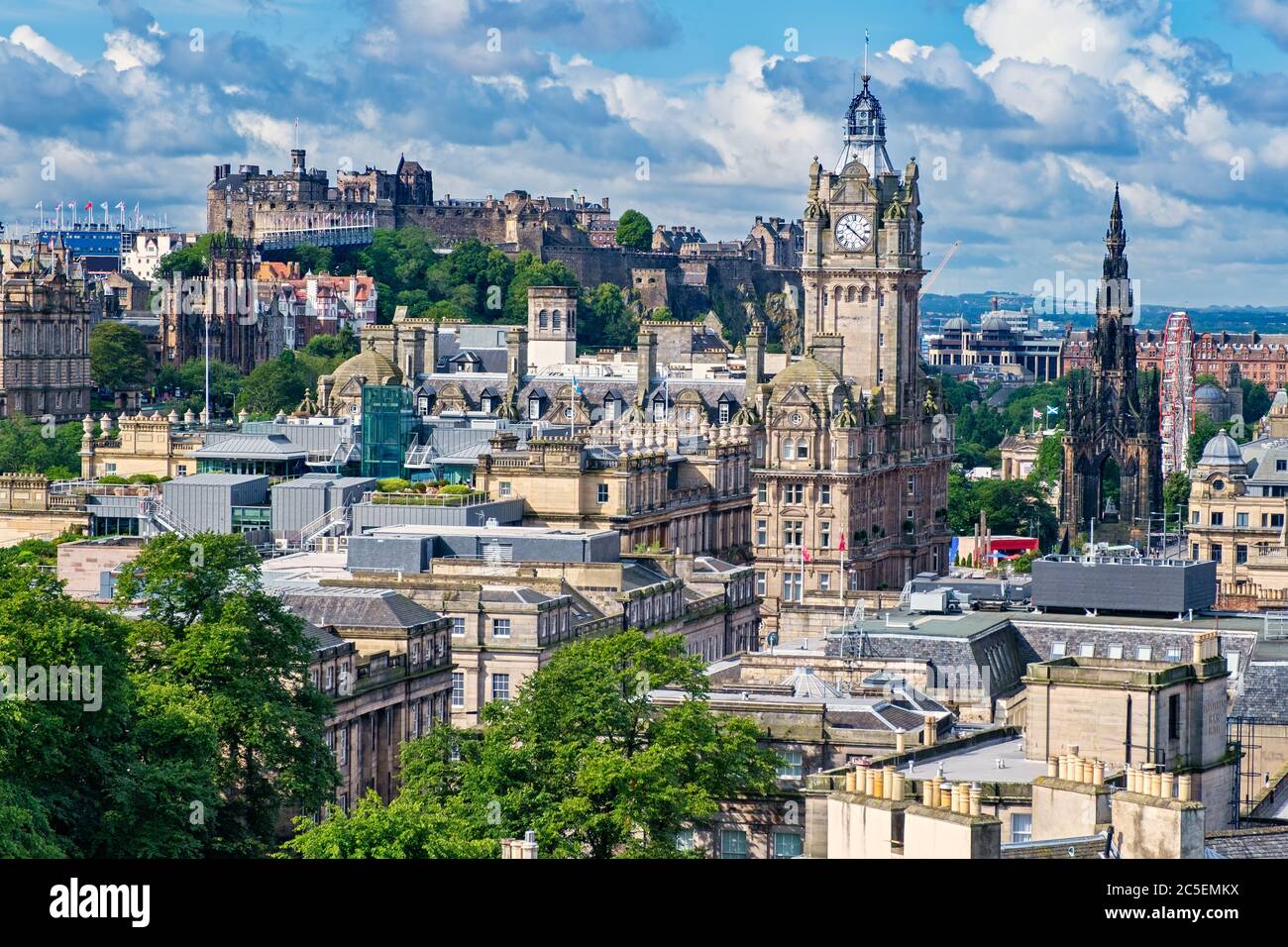 Vue sur la ville d'Edimbourg en Ecosse, y compris plusieurs de ses célèbres monuments Banque D'Images
