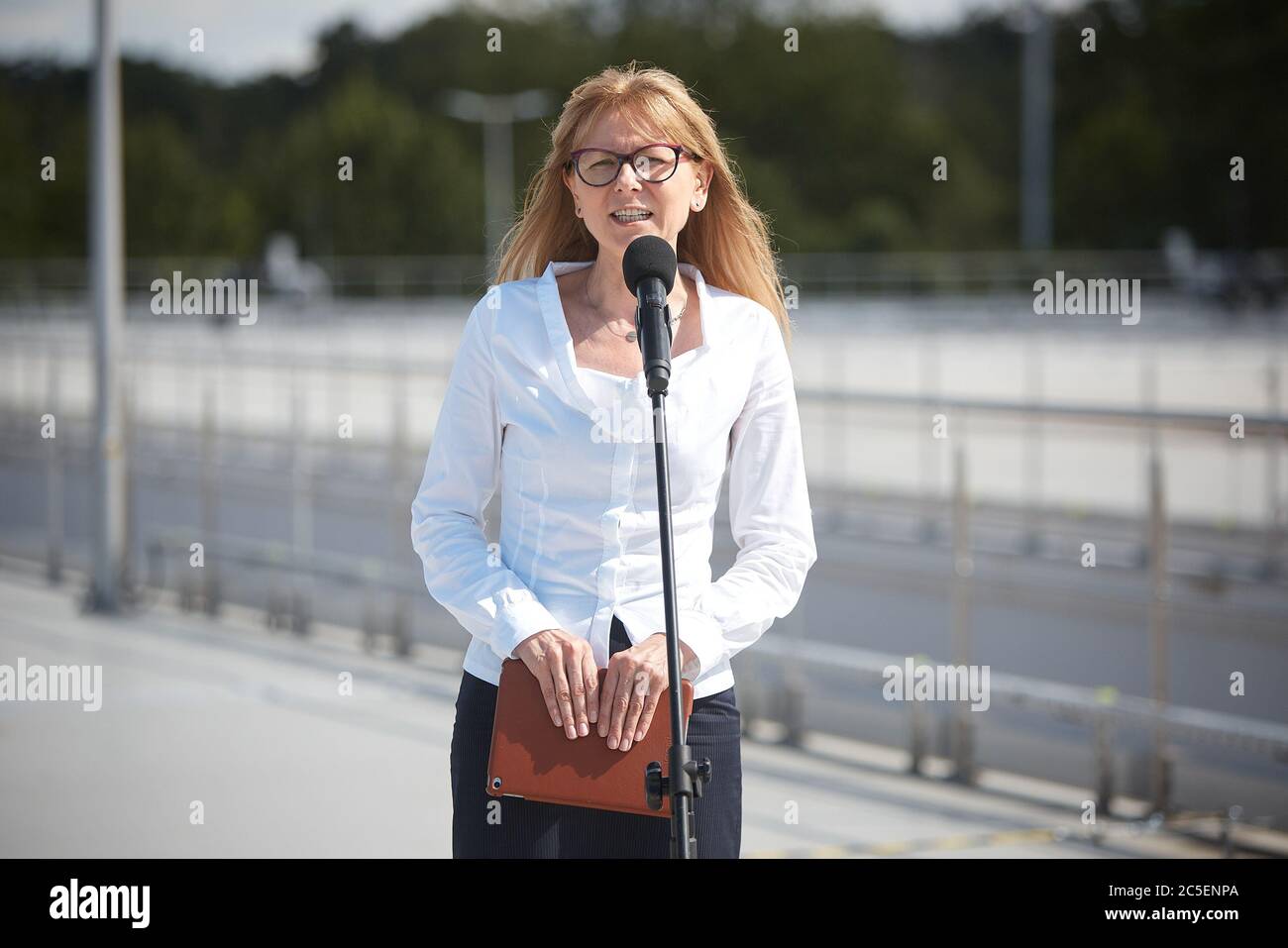 Varsovie, Mazovie, Pologne. 2 juillet 2020. RAFAL TRZASKOWSKI Vsies UN nouveau réservoir de rétention au traitement des eaux usées de Czajka Plant.in la photo: RENATA TOMUSIAK crédit: Hubert Mathis/ZUMA Wire/Alay Live News Banque D'Images