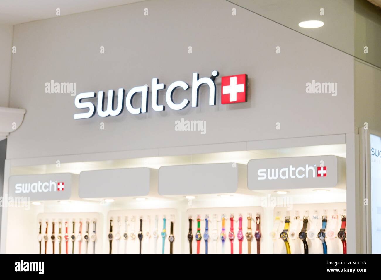 Bordeaux , Aquitaine / France - 06 20 2020 : montres Swatch affiche et logo  de montre coloré pour horloger boutique Photo Stock - Alamy